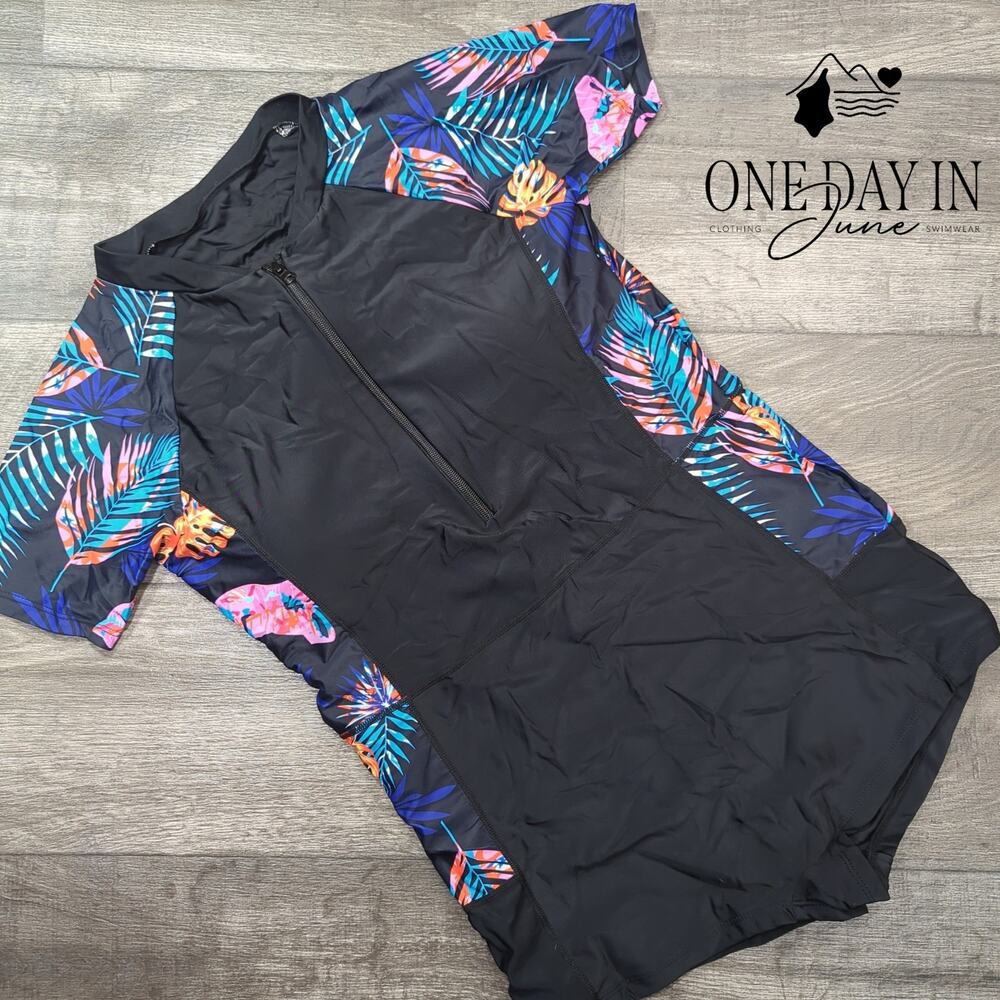 CharmLeaks Short Sleeve Rashguard Boyshort One Piece Swimsuit Size 2XL
